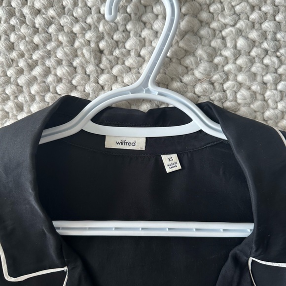 Wilfred Satin Button-Down Blouse - Women’s Size XS - Black with White Trim - Picture 3 of 4